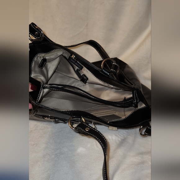 Nine West Purse with coordinating wallet. - Picture 4 of 4